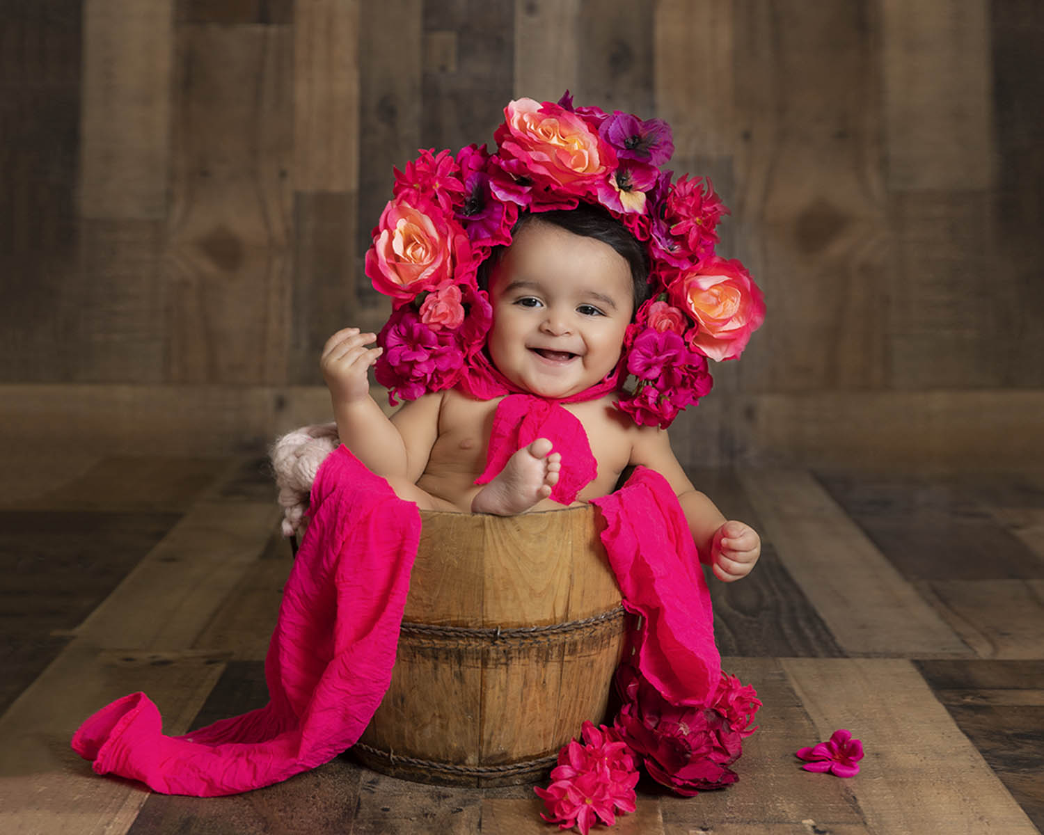 Wood Pink Bonnet Theme for Cake Smash - YanetLar Photographer