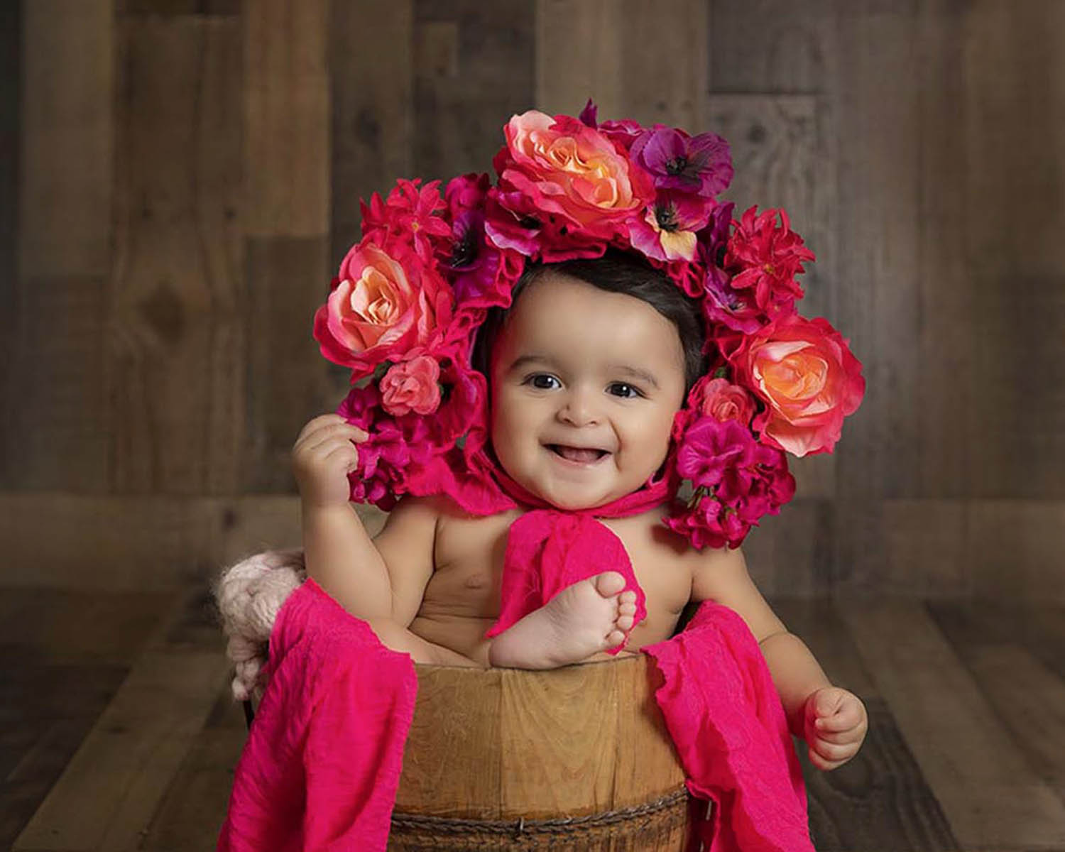 Wood Pink Bonnet Theme for Cake Smash - YanetLar Photographer