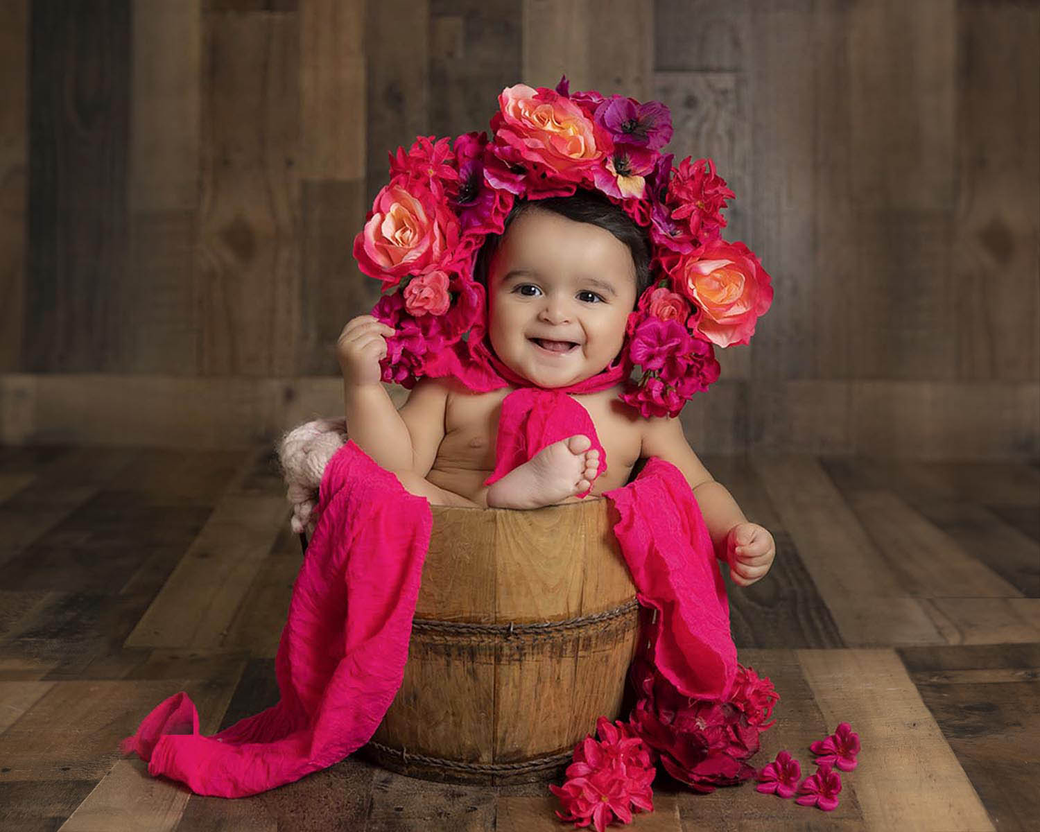 Wood Pink Bonnet Theme for Cake Smash - YanetLar Photographer