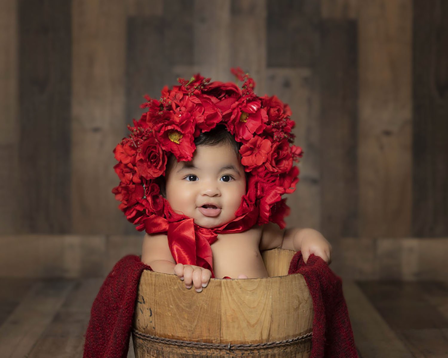 Wood Red Bonnet Theme for Cake Smash - YanetLar Photographer